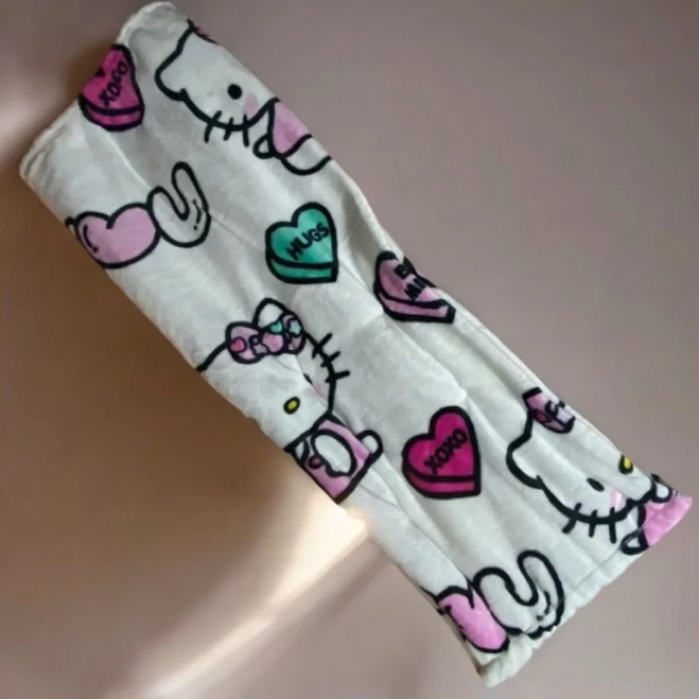 Hello Kitty Valentine’s Day Sweetheart Plush Throw Blanket